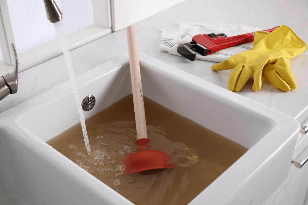 Drain cleaning service in Dubai Marina & JLT, Dubai - Apartment building main line cleaning and maintenance