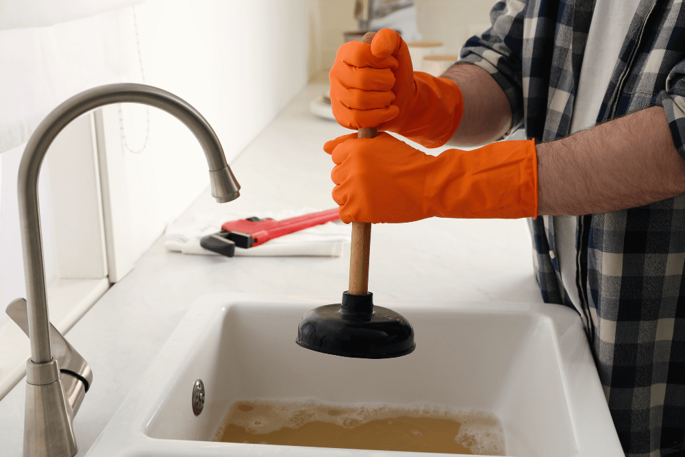 Drain cleaning service in Downtown & Business Bay, Dubai - Restaurant grease trap cleaning and maintenance